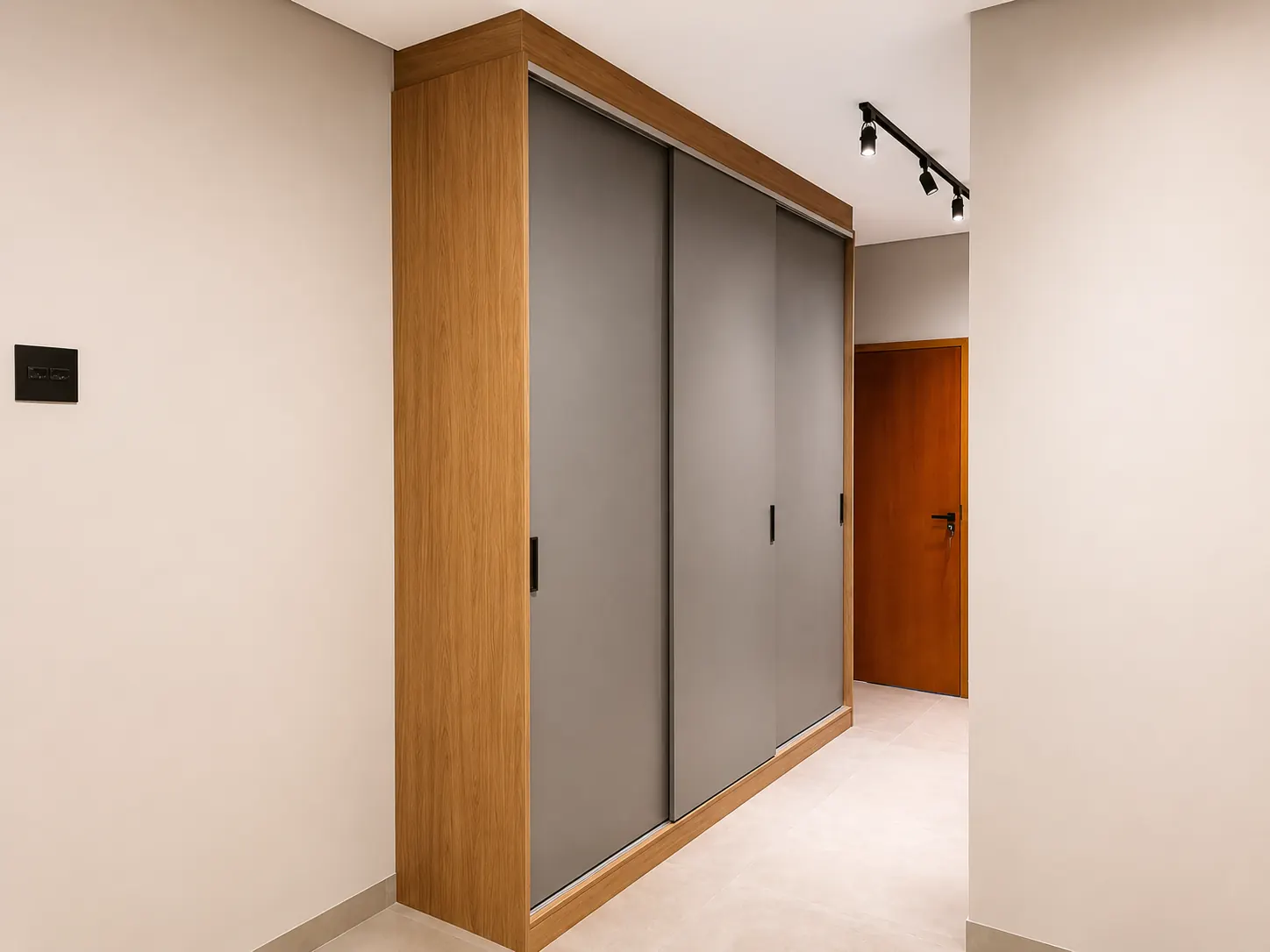 Closet da suíte em madeira e cinza